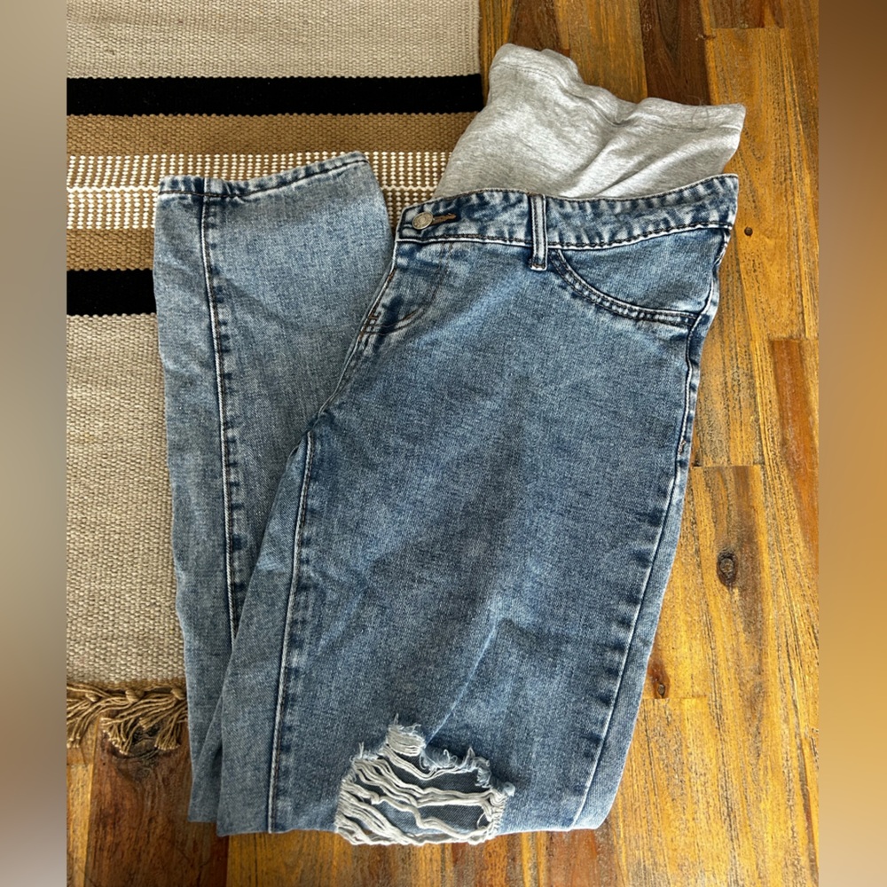 SHEIN Maternity Jeans with Distressed Detailing